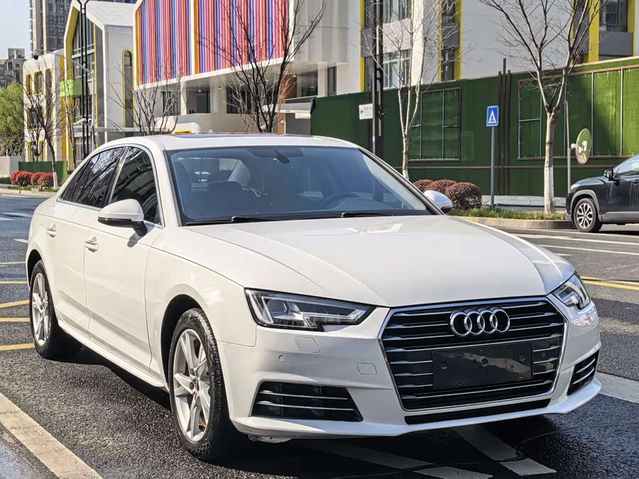 Audi A4L 2018