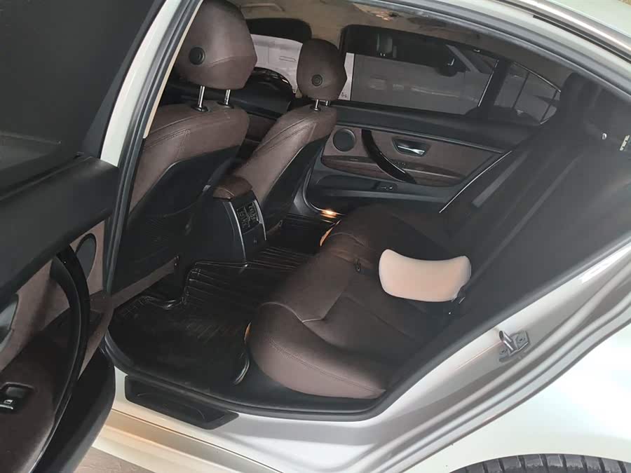 BMW 3 Series 2018 — фото 15
