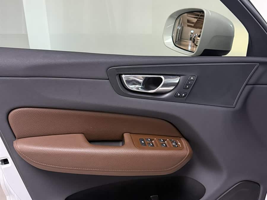 Volvo XC60 2020 — фото 12
