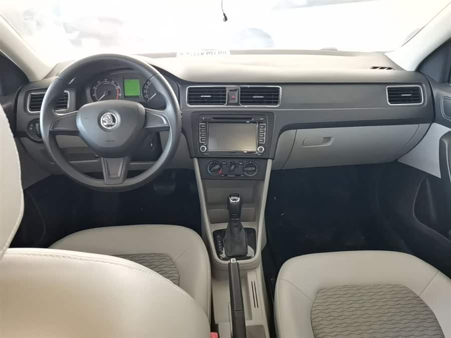 Skoda Rapid 2015 — фото 10
