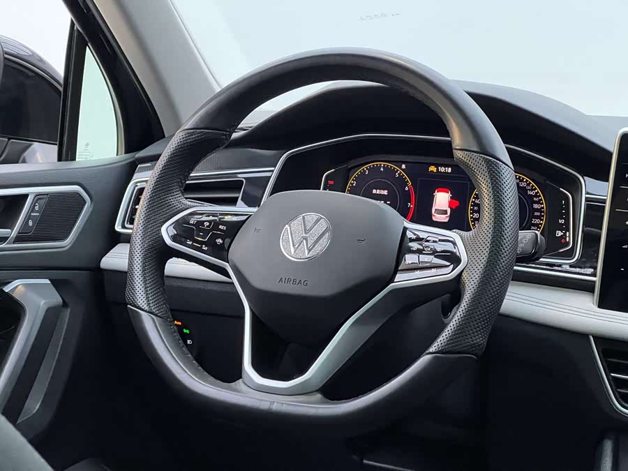 Volkswagen Tiguan L 2023 — фото 16