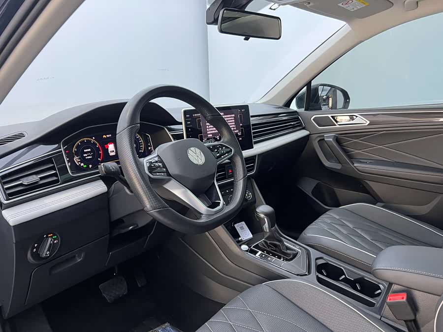 Volkswagen Tiguan L 2023 — фото 24