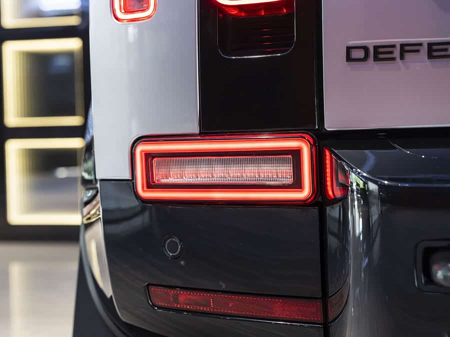 Land Rover Defender 2024 — фото 14