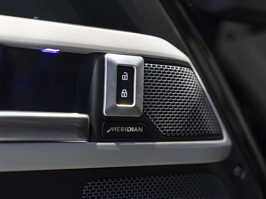 Land Rover Defender 2024 — фото 21