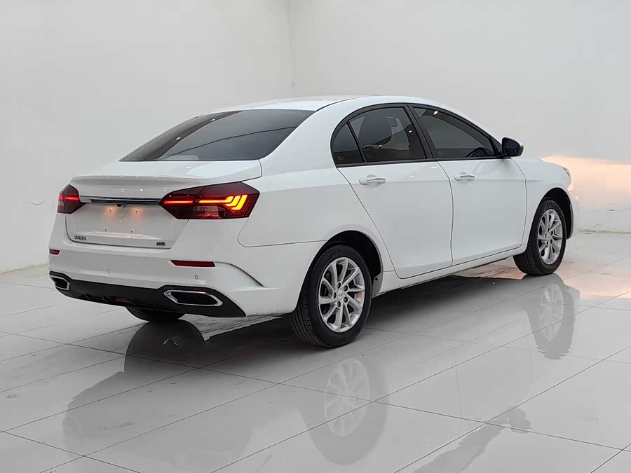 Geely Emgrand 2022