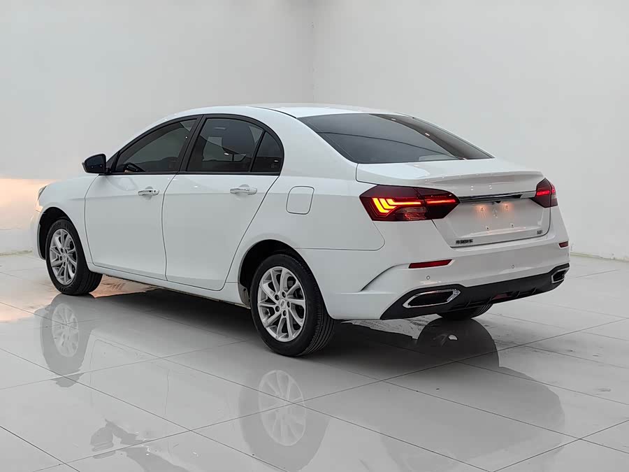 Geely Emgrand 2022