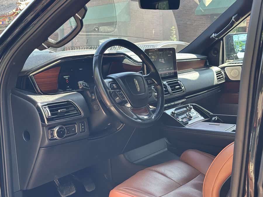 Lincoln Navigator 2019 — фото 10