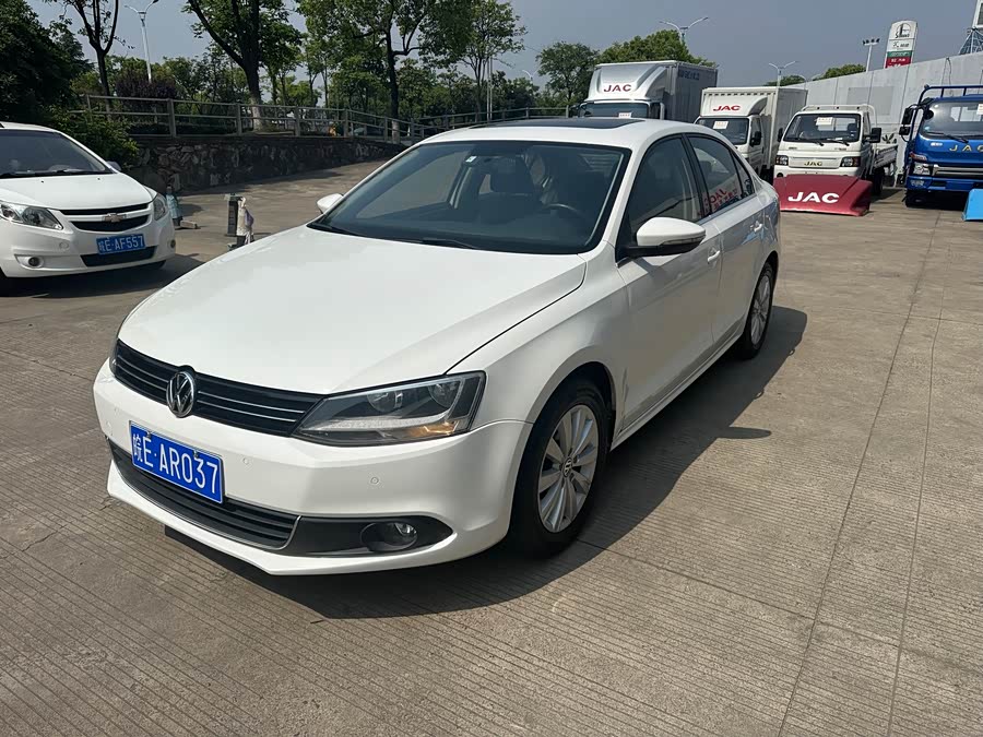 Volkswagen Sagitar 2014