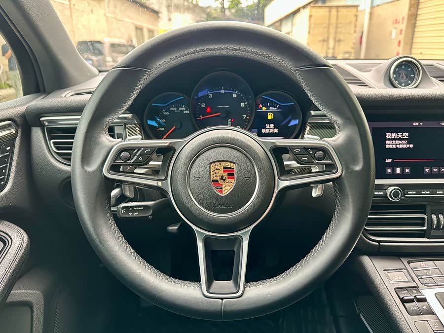 Porsche Macan 2018 — фото 12