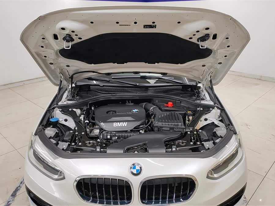 BMW 1 Series 2018 — фото 10