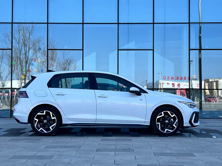 Volkswagen Golf 2025