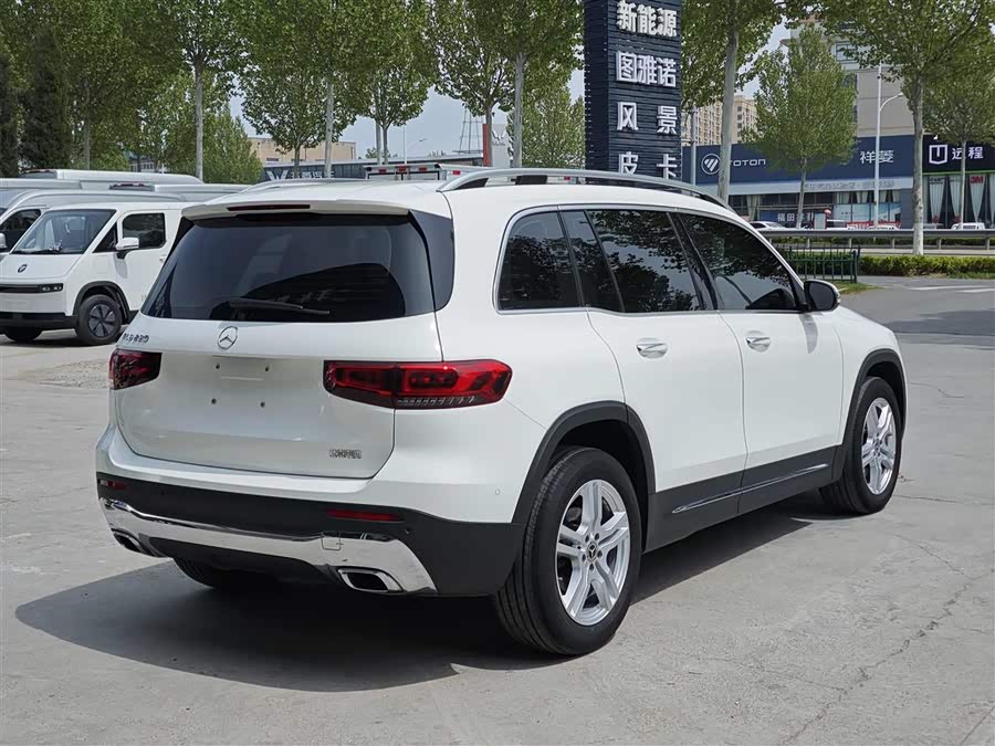 Mercedes-Benz GLB 2023