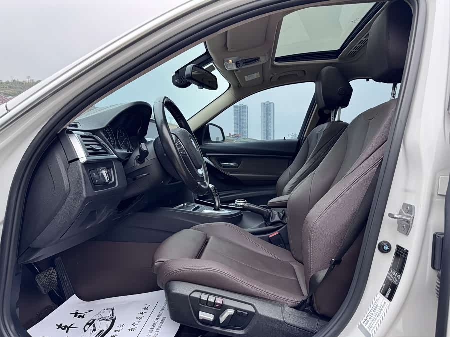 BMW 3 Series 2018 — фото 11