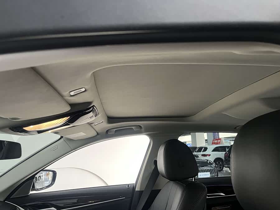 BMW 5 Series 2018 — фото 9