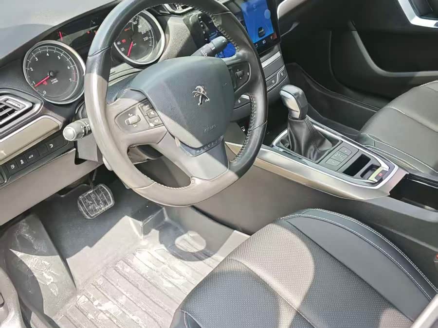 Peugeot 408 2015