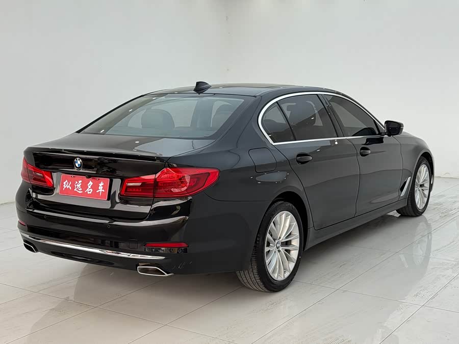 BMW 5 Series 2019 — фото 19