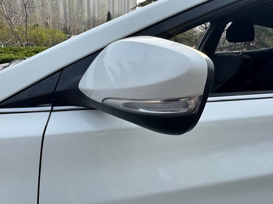 Hyundai Elantra 2015 — фото 13