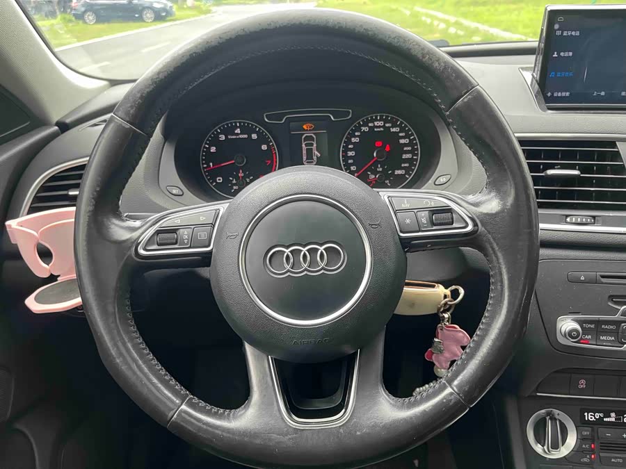 Audi Q3 2015 — фото 16