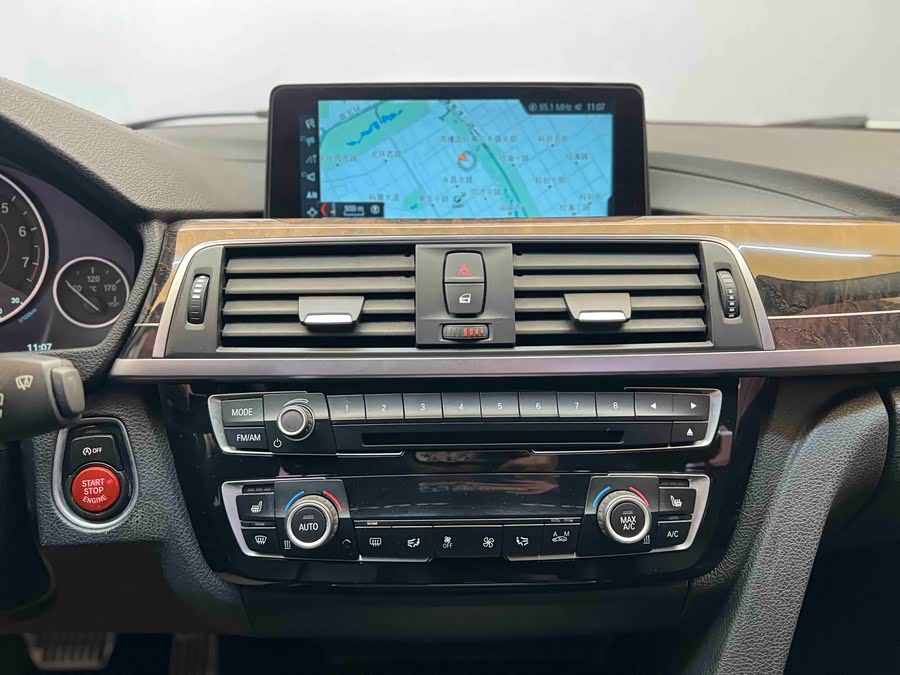 BMW 3 Series 2017 — фото 16