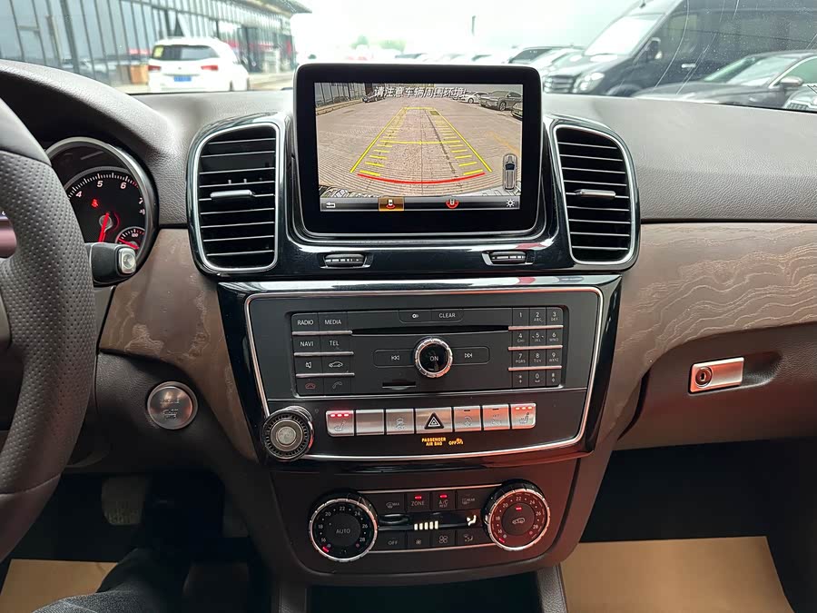 Mercedes-Benz GLE 2015 — фото 16