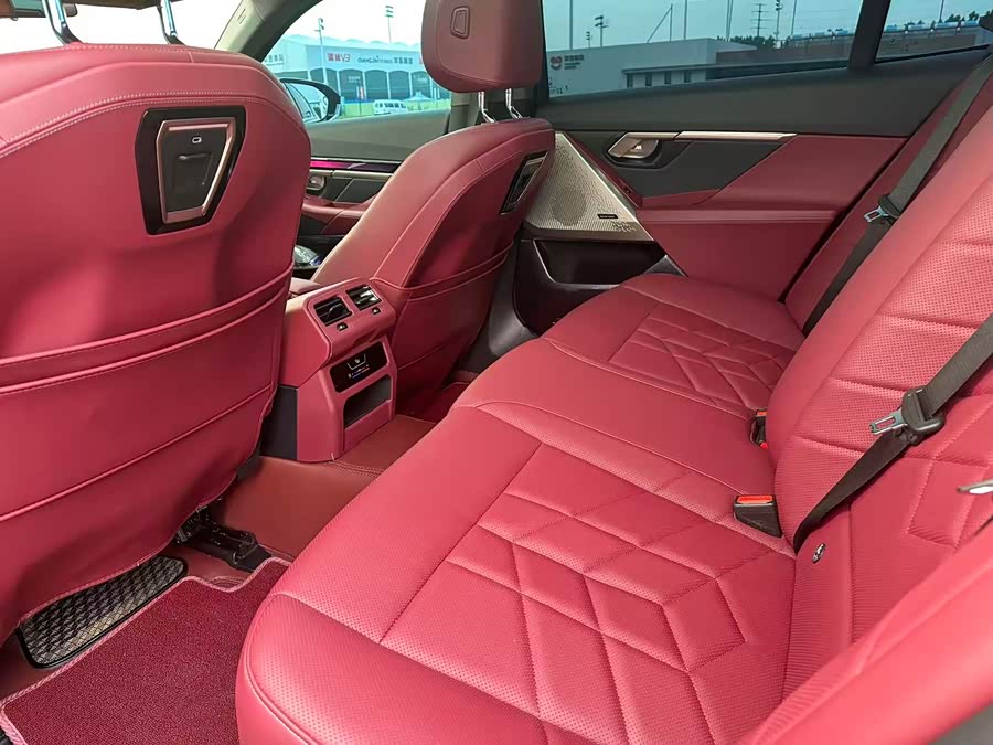 BMW 5 Series 2024