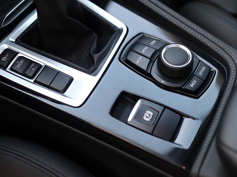 BMW 1 Series 2018 — фото 22