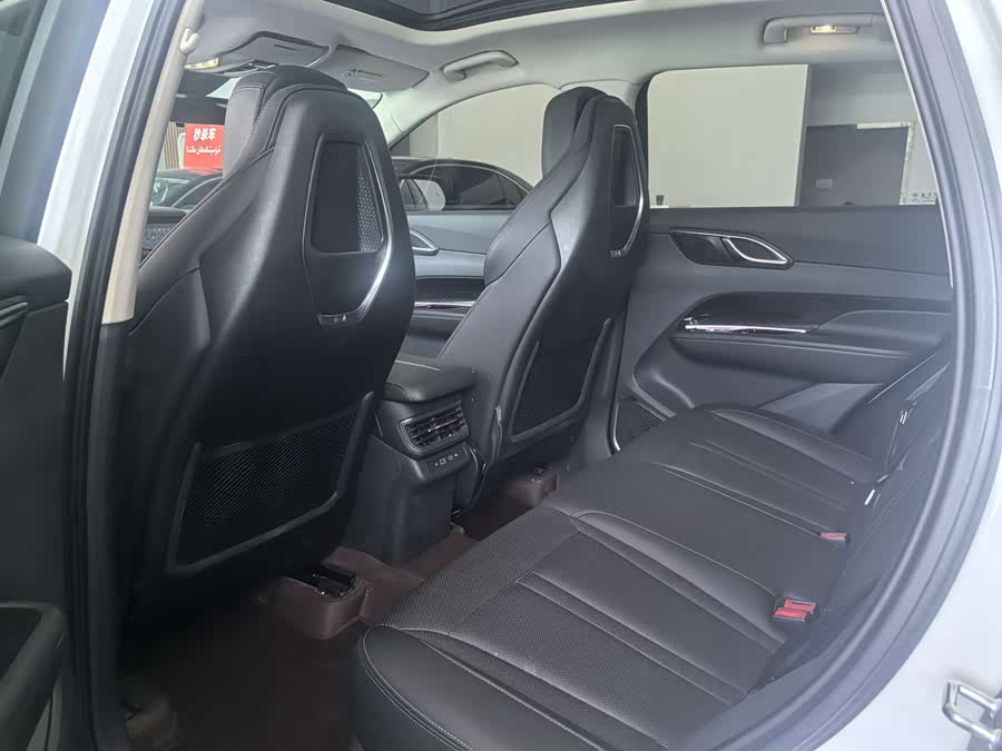 Hongqi HS3 PHEV 2025