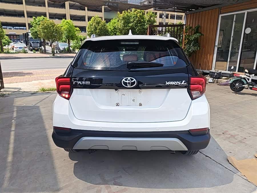 Toyota Yaris L 2021