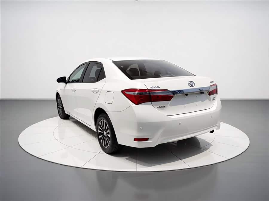 Toyota Corolla 2018 — фото 23