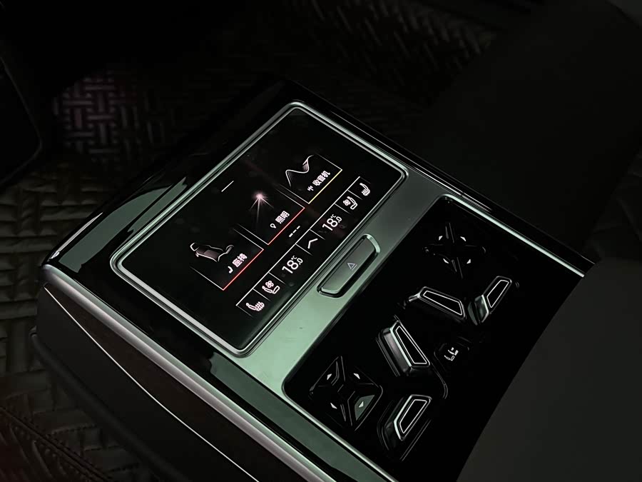 Audi A8 2021 — фото 15