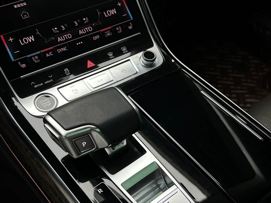 Audi A8 2021 — фото 38
