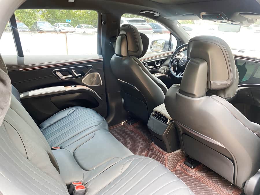 Mercedes-Benz EQS SUV 2023 — фото 18