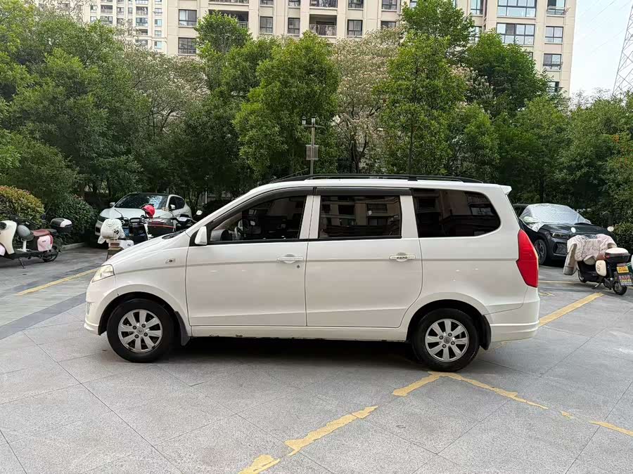 Wuling Hongguang 2014