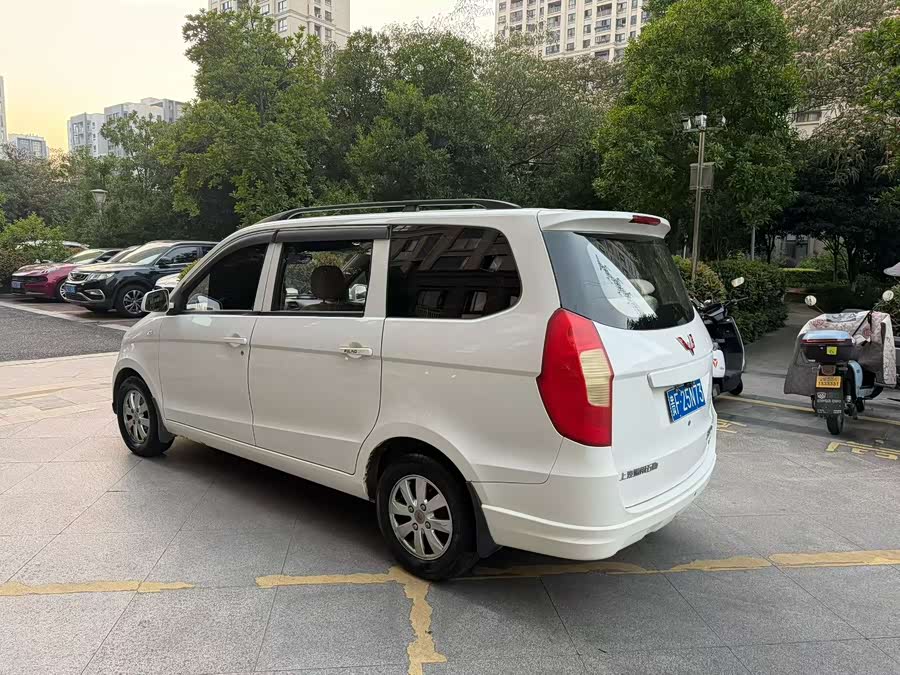 Wuling Hongguang 2014