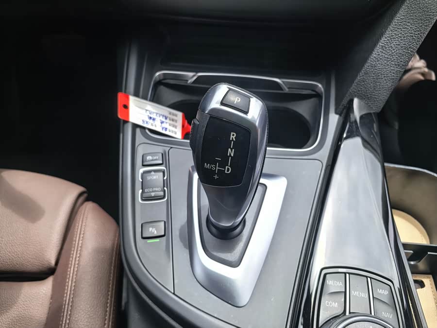 BMW 3 Series 2019 — фото 18