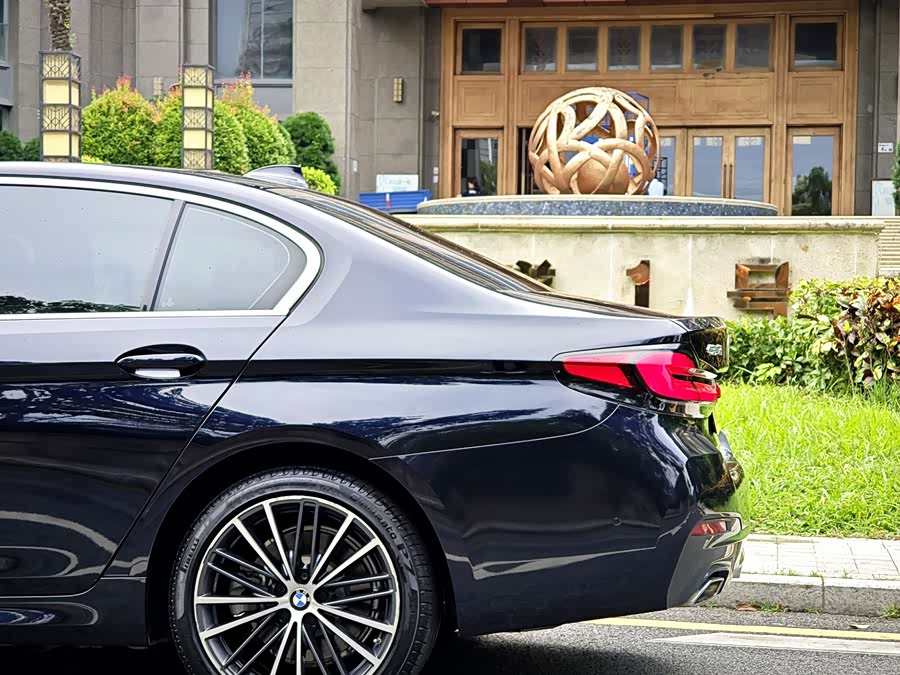 BMW 5 Series 2021 — фото 21