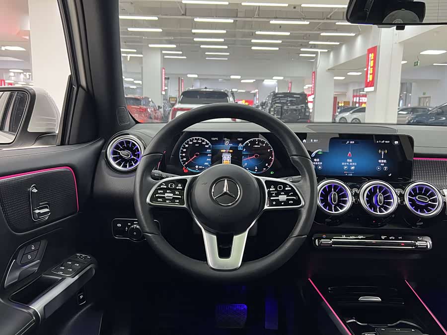 Mercedes-Benz GLB 2023
