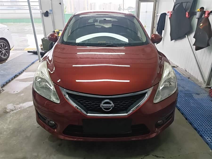 Nissan Tiida 2011