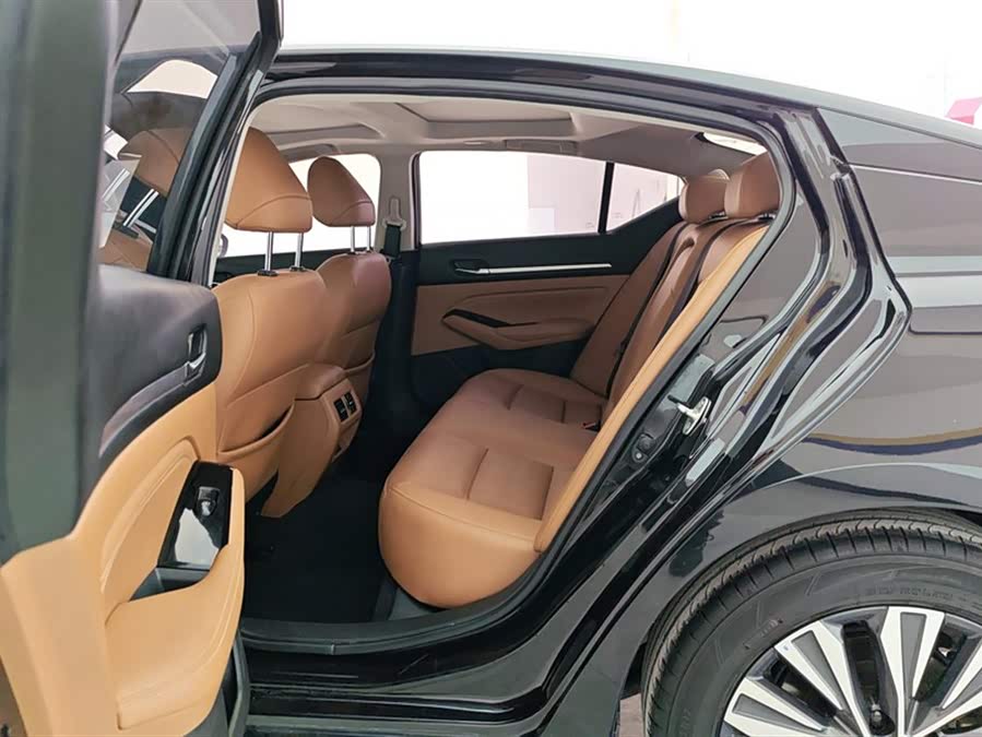 Nissan Teana 2022 — фото 11