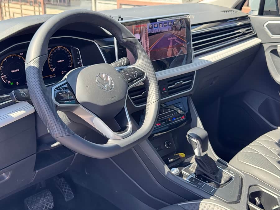 Volkswagen Tiguan L 2023 — фото 10