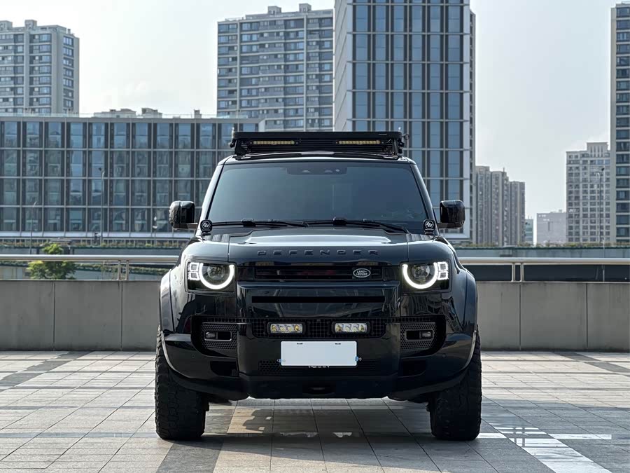 Land Rover Defender 2024