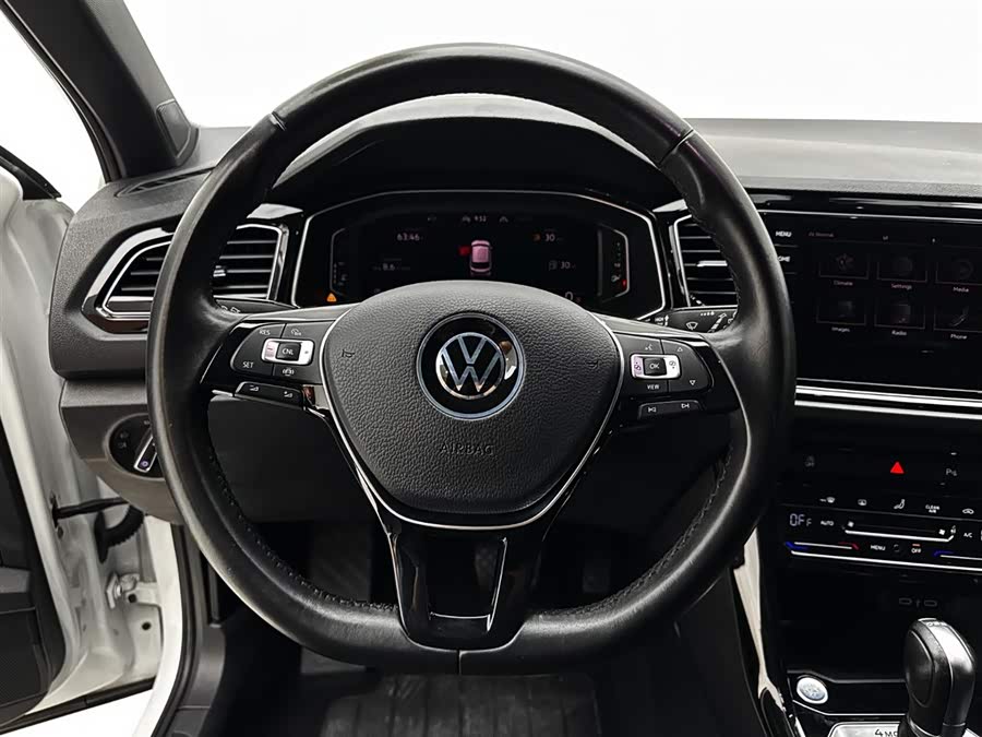 Volkswagen T-Roc 2021 — фото 18