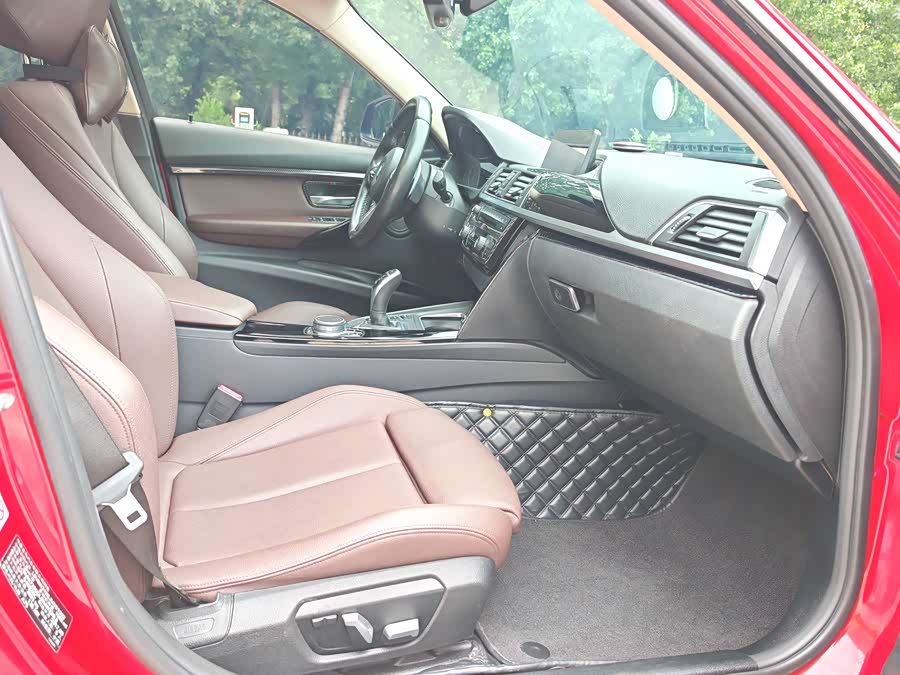 BMW 3 Series 2018 — фото 16