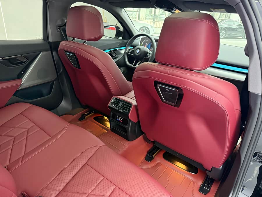 BMW 5 Series 2025 — фото 10