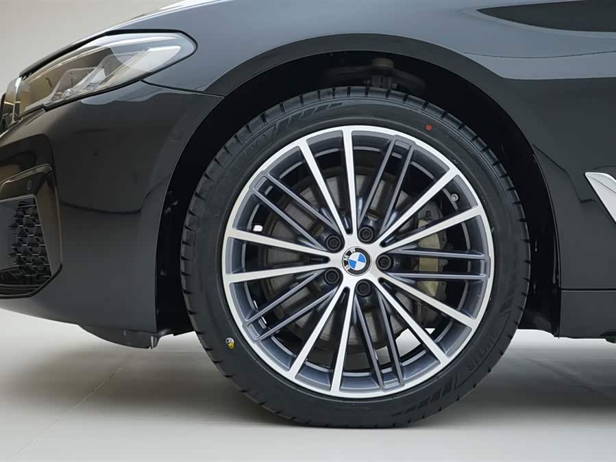BMW 5 Series 2021 — фото 15
