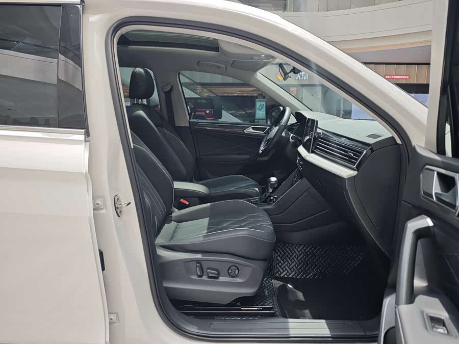 Volkswagen Tiguan L 2022 — фото 10