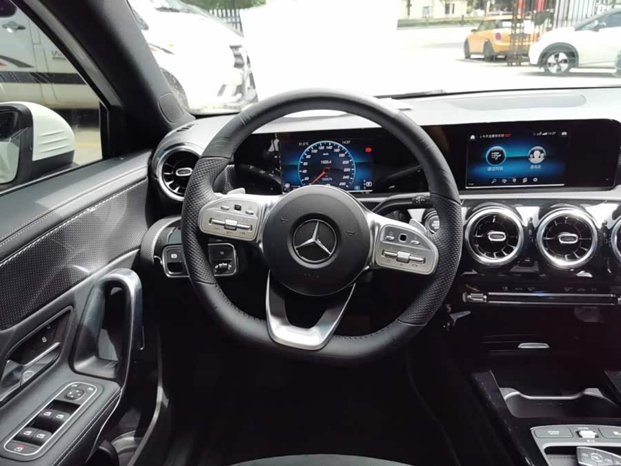Mercedes-Benz A-Class 2019 — фото 11