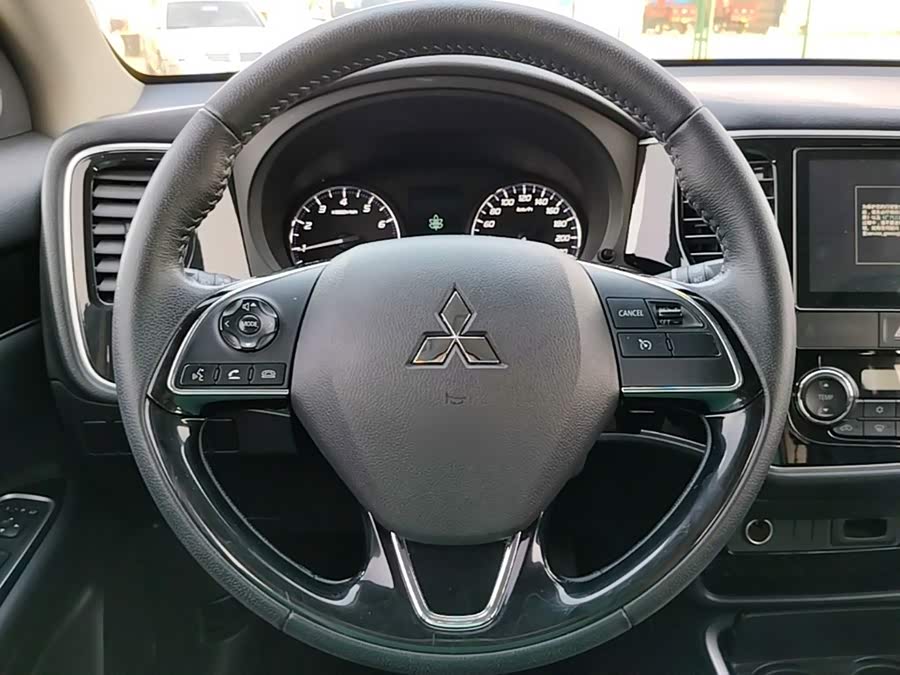 Mitsubishi Outlander 2021 — фото 11