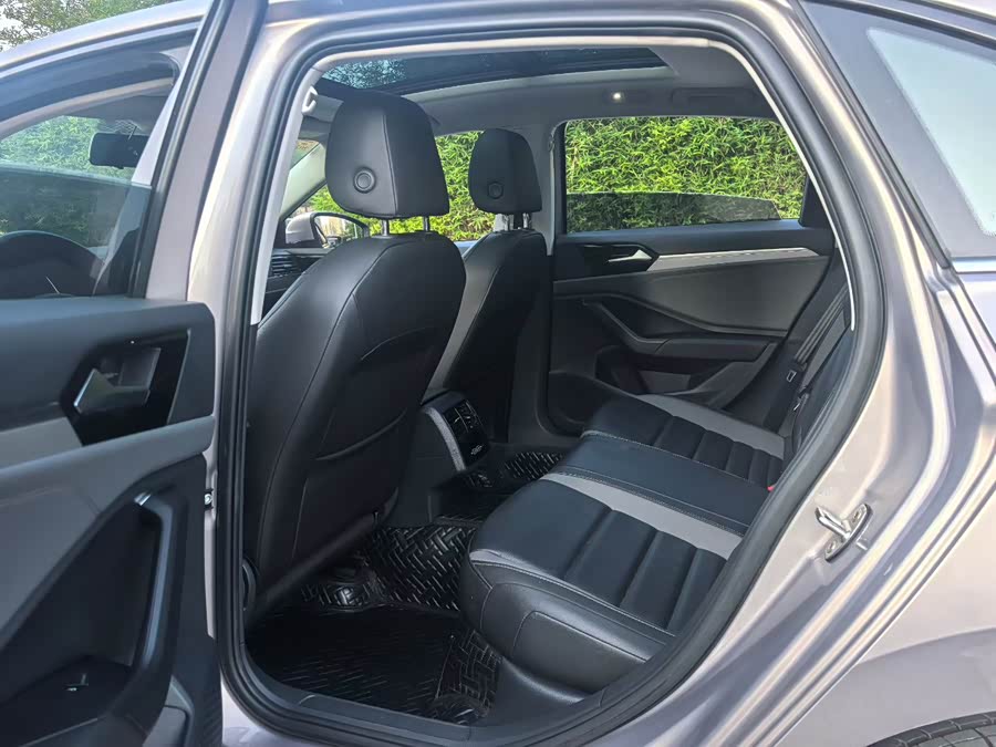 Volkswagen Sagitar 2021