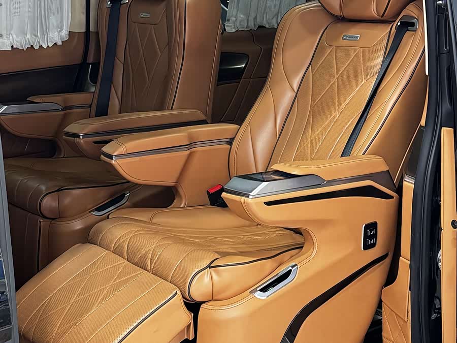Mercedes-Benz V-Class 2020 — фото 19